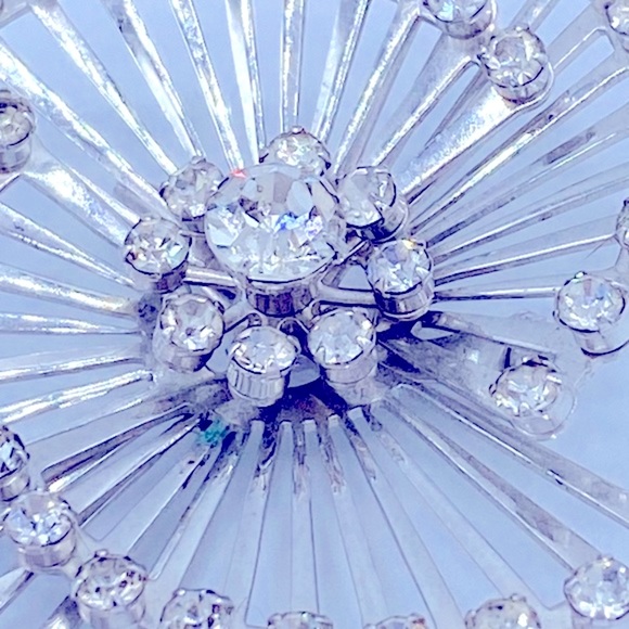 Coro Signed Vintage 1940s-1950s Rhinestone Starburst Brooch Rhodium Plated - Picture 5 of 6